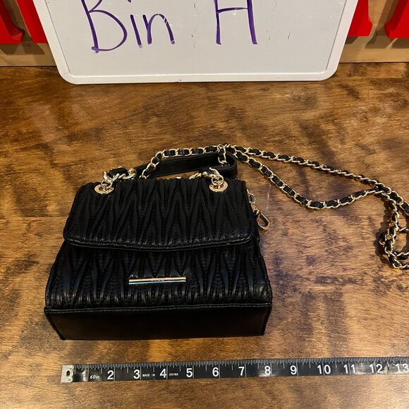 Womens Aldo handbag come with a chain strap - Picture 2 of 6